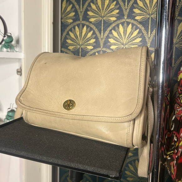 COACH cream Leather Ridgefield Flap Turn Lock Crossbody 9812 - Picture 7 of 9